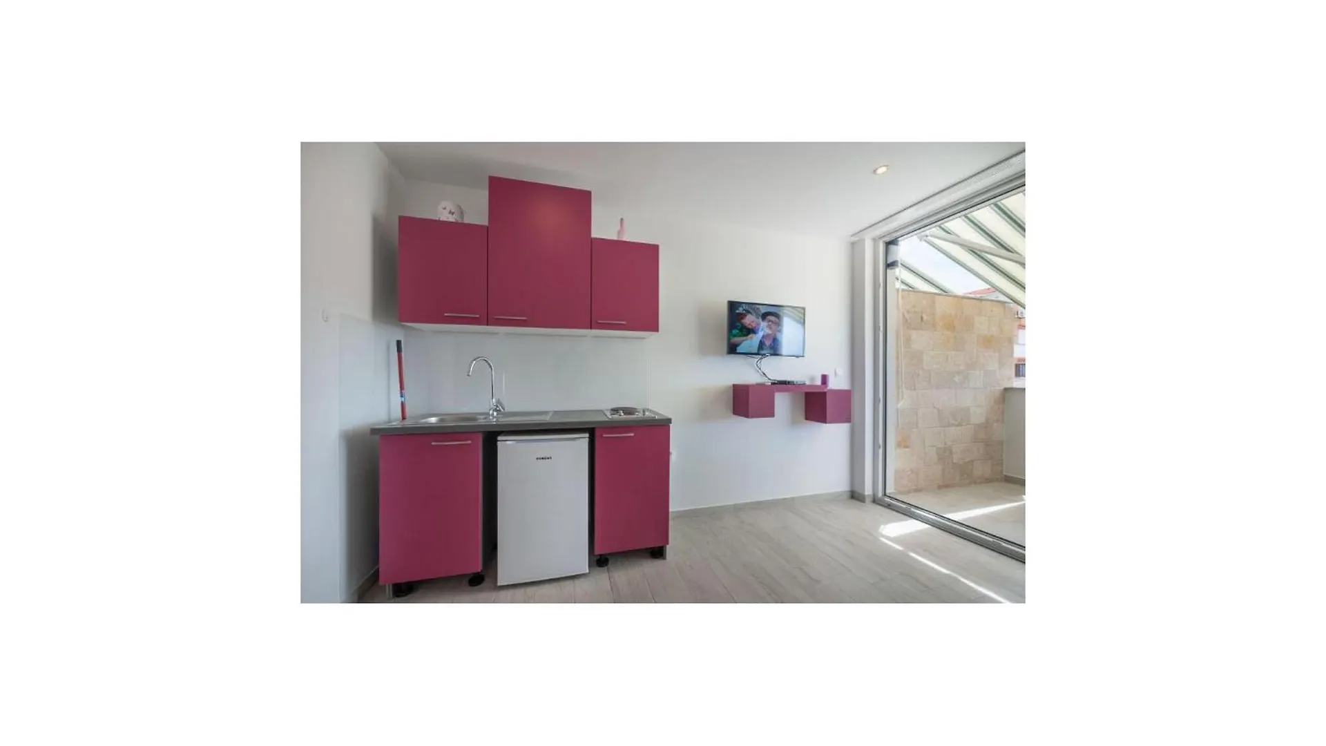 Lovely Apartment In Povljana With Wifi