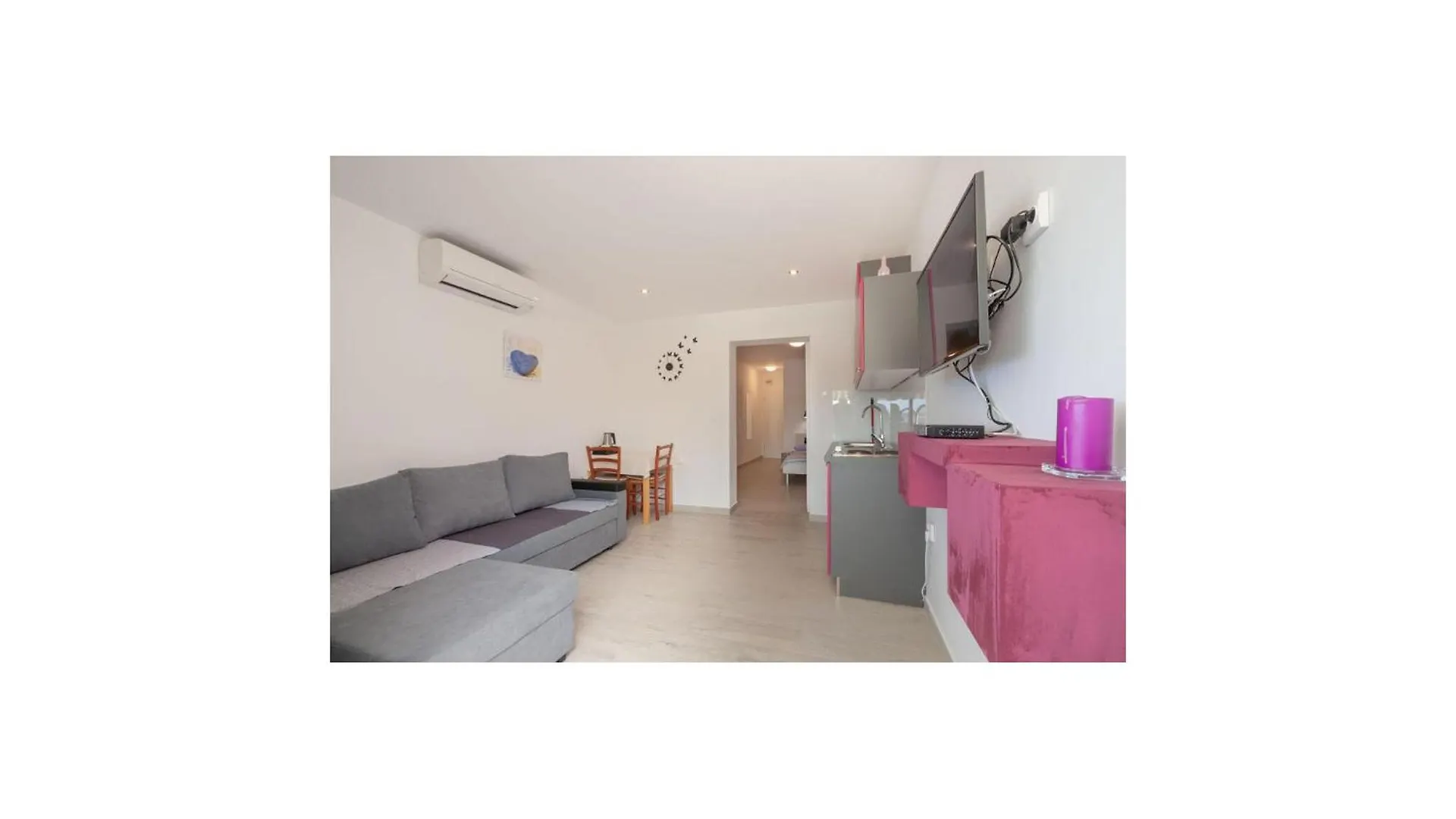 Lovely Apartment In Povljana With Wifi