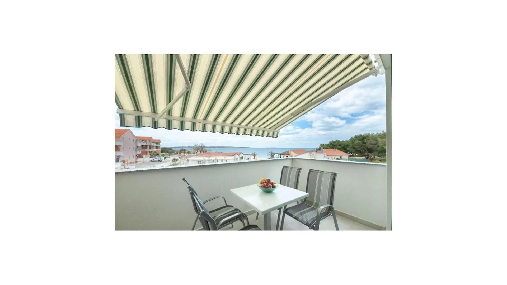 Lovely Apartment In Povljana With Wifi